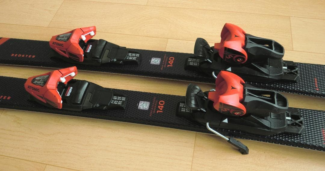 ■■送料無料■ATOMIC■ジュニア用スキー4点セット■140/24-24.5■