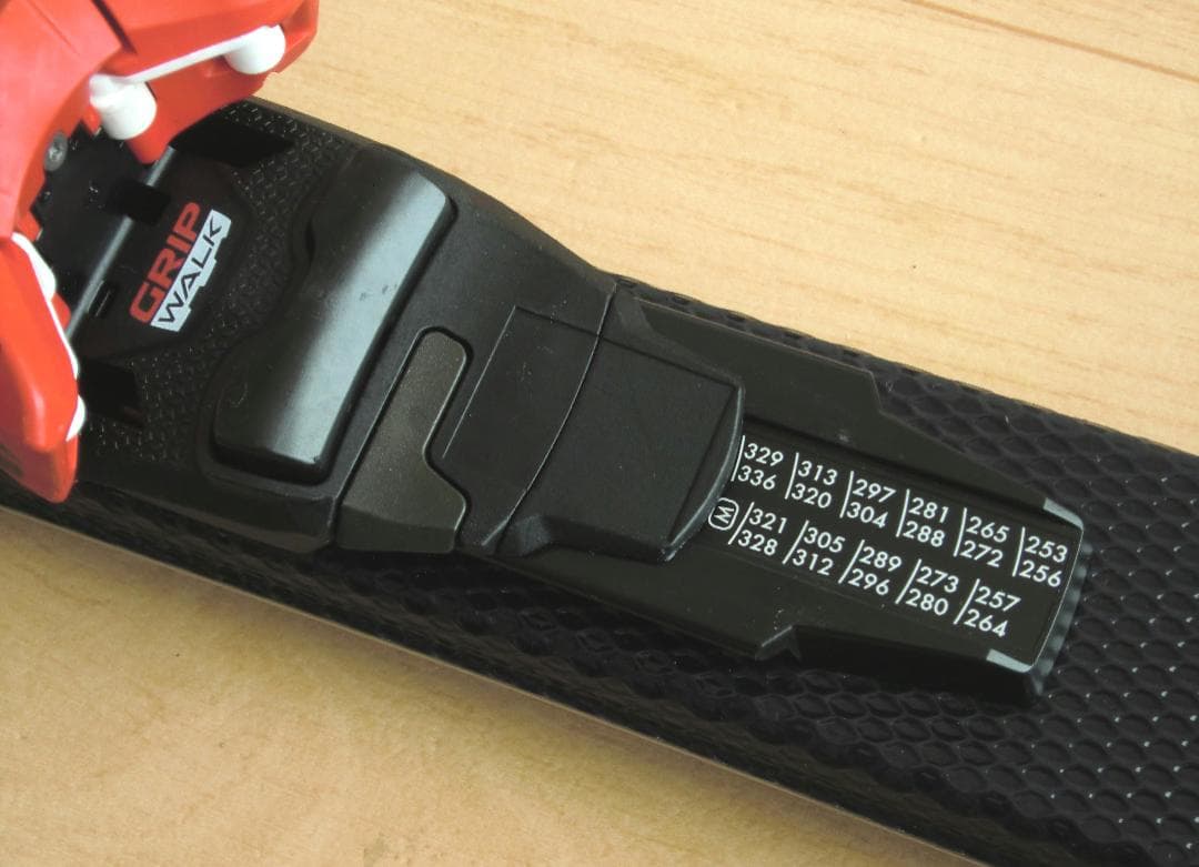 ■■送料無料■ATOMIC■ジュニア用スキー4点セット■140/24-24.5■