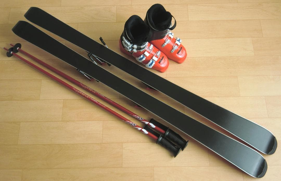 ■■送料無料■ATOMIC■ジュニア用スキー4点セット■140/24-24.5■