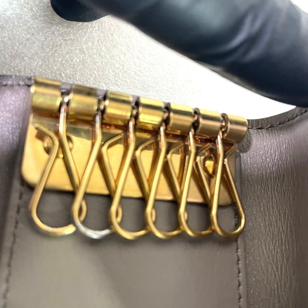 セリーヌ キーケース　グレージュ　6連フック レザー　レディース エッセンシャル