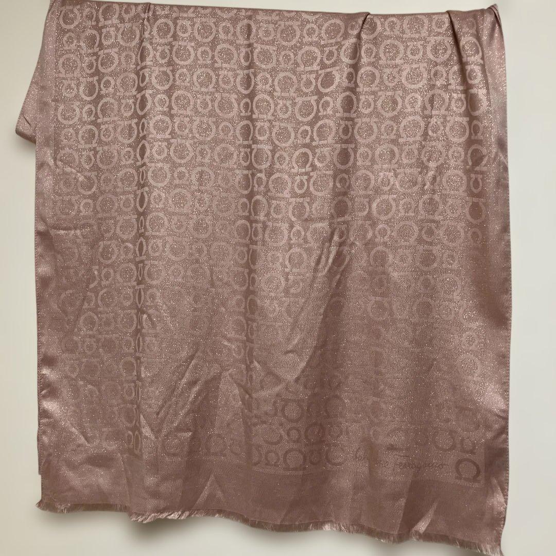新品未使用✨Ferragamoシルク混紡ストール 約67cm x 180 cm