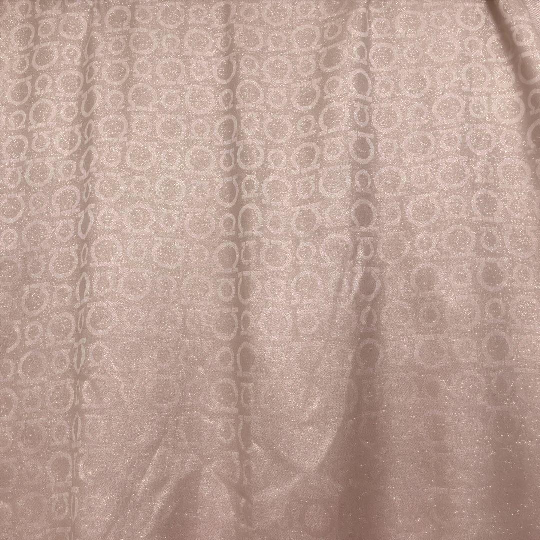 新品未使用✨Ferragamoシルク混紡ストール 約67cm x 180 cm