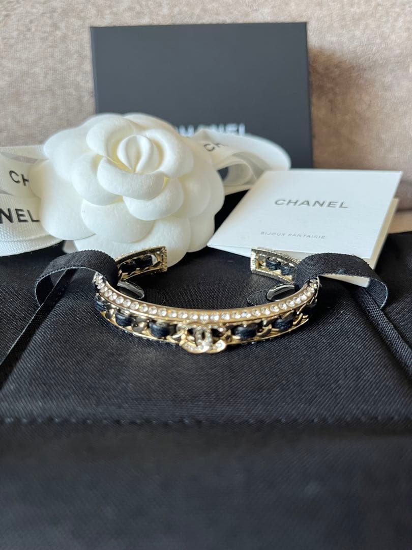 新品 CHANEL シャネル バングル メタル ラムスキン&ストラス ゴールド