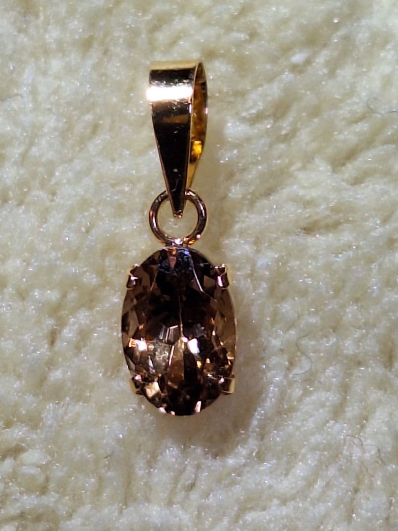 K18YG　カラーチェンジガーネット　ペンダントトップ