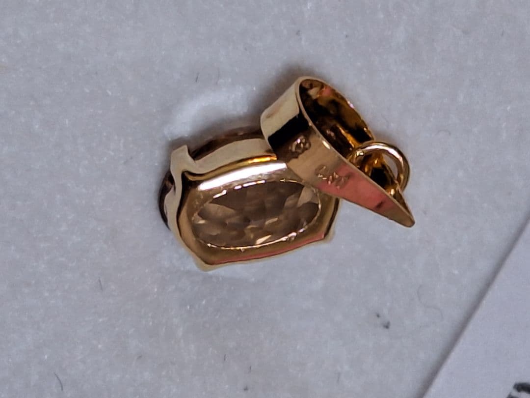 K18YG　カラーチェンジガーネット　ペンダントトップ