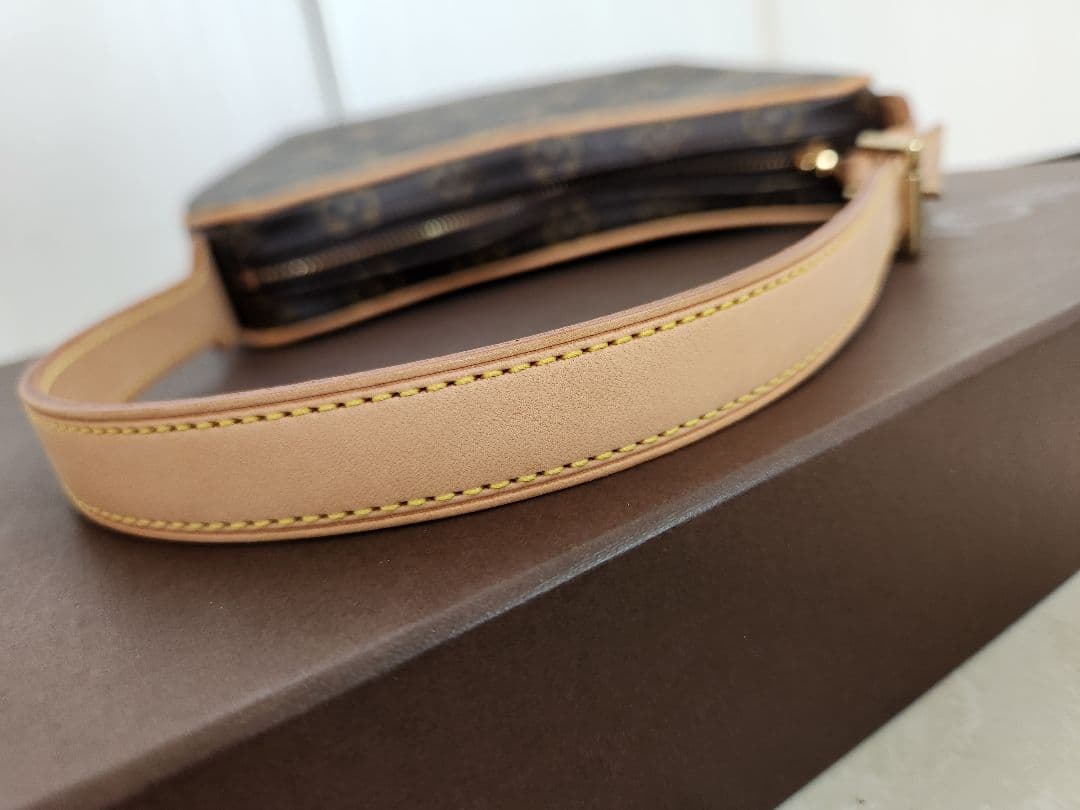 Louis Vuitton モノグラム ショルダーバッグ　クロワッサン