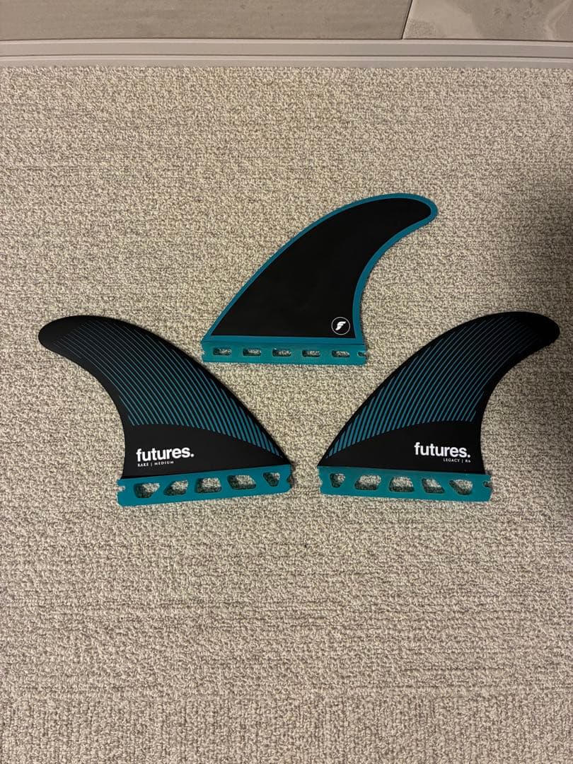 futures フィン　LEGACY R4 Mサイズ