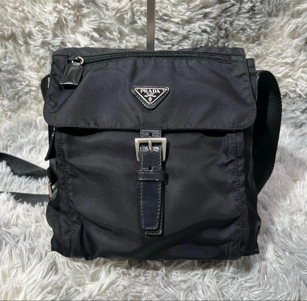 プラダ　ＰＲＡＤＡ　ショルダーバッグ　ナイロン　カメラバッグ　三角ロゴ