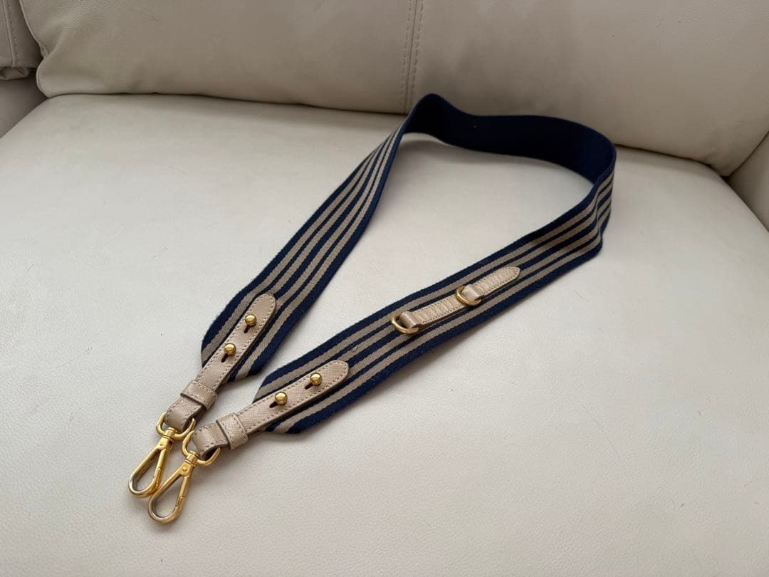 PRADA ベージュ カナパ