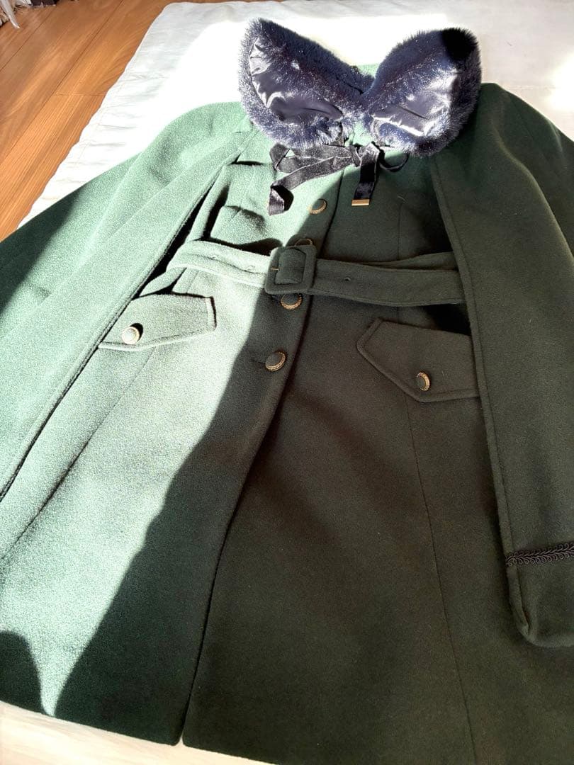 美品　axes femme ファー襟付きケープコート ダークグリーン