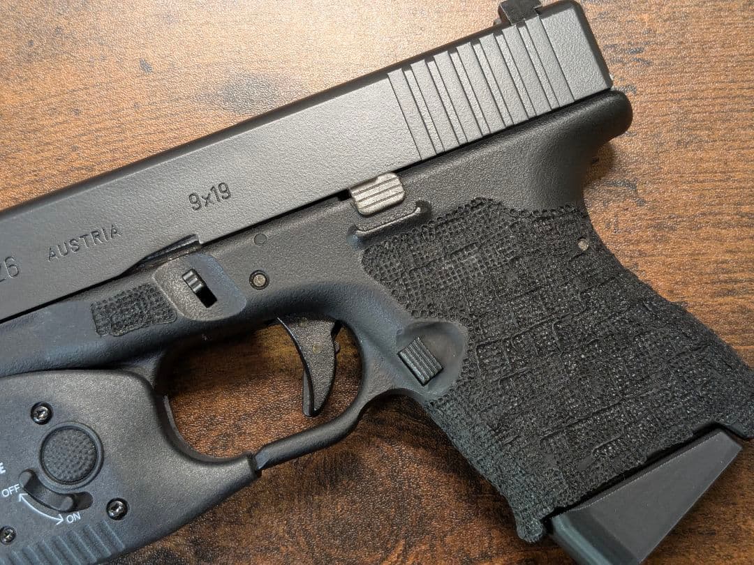 東京マルイ　グロック26 カスタム　ウェポンライト充電式