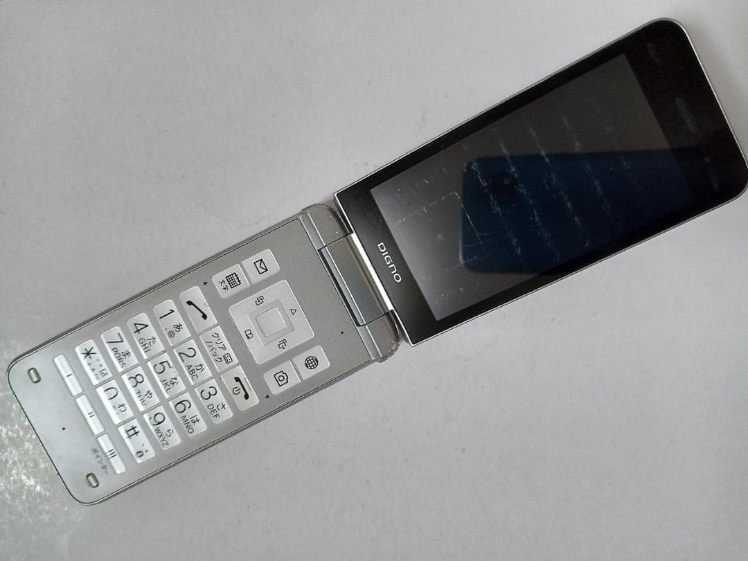 ☆ SoftBank DIGNO ケータイ4 A202KC シルバー