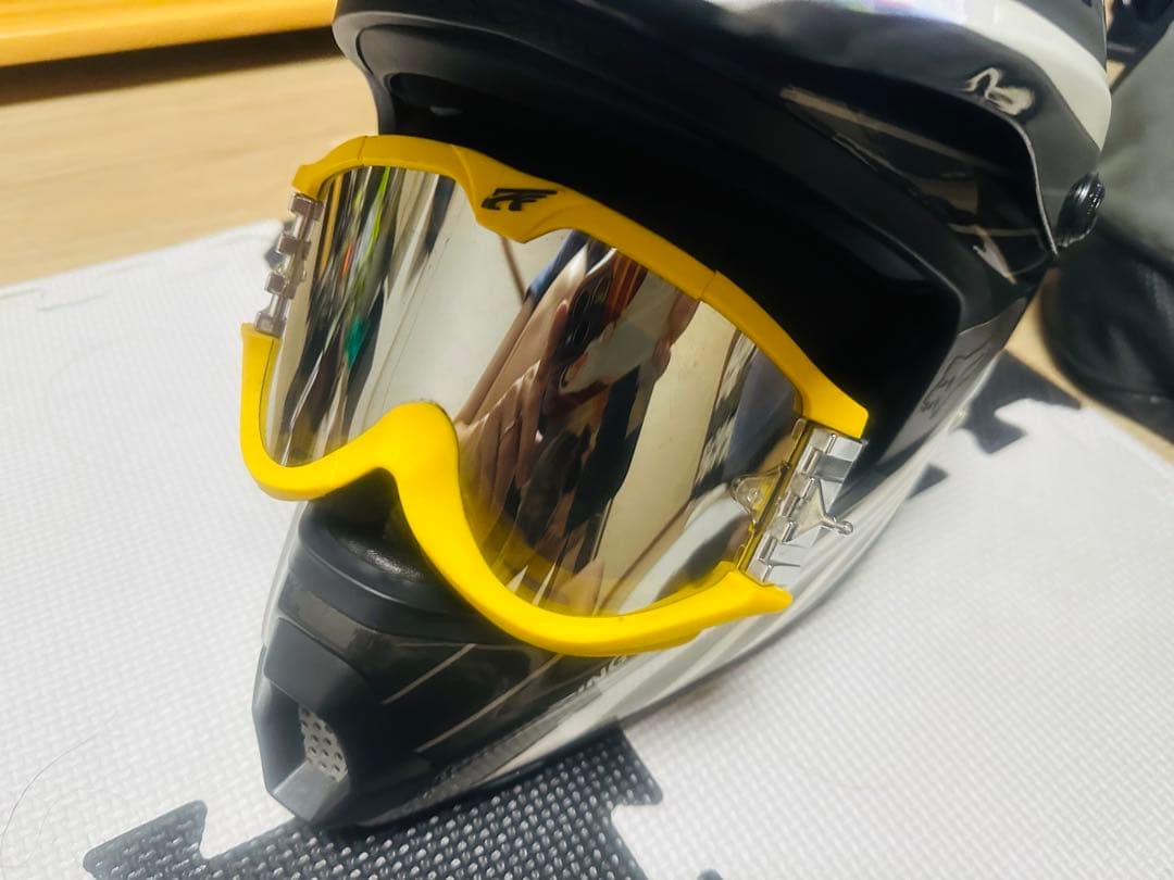 ヘルメット レアFox andヘルメット用バック ゴーグル グローブ