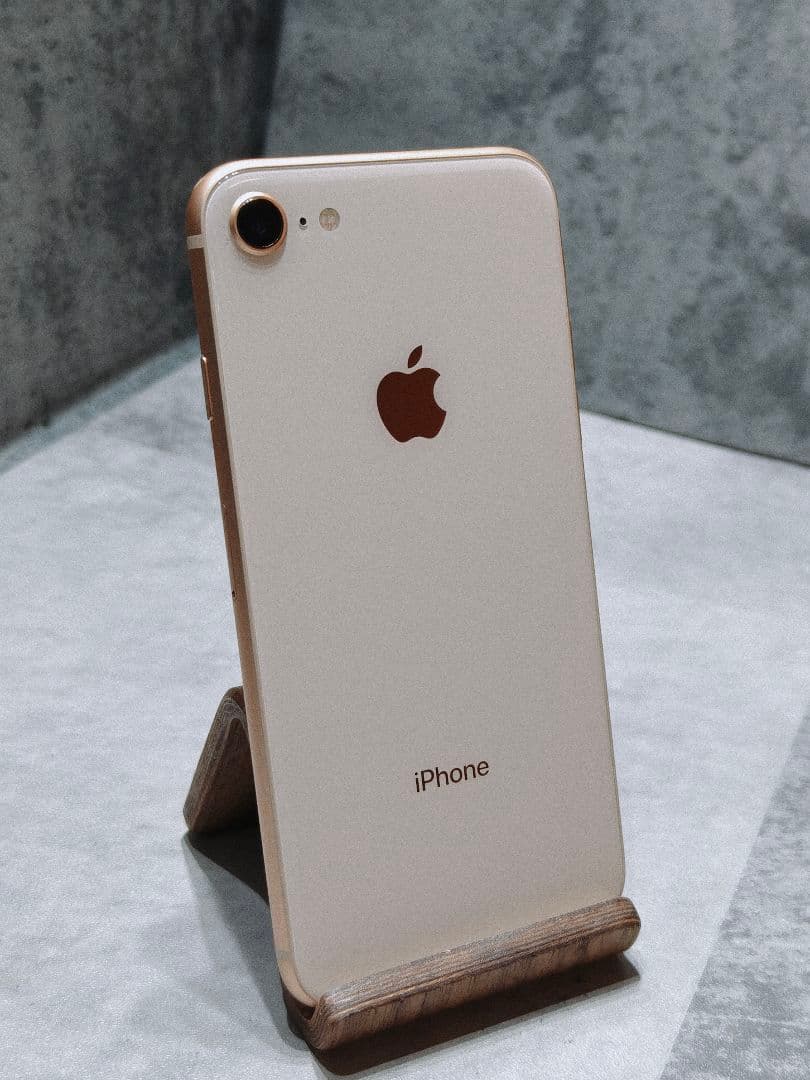 美品 iphone8 64GB SIMロック解除済み スマホ