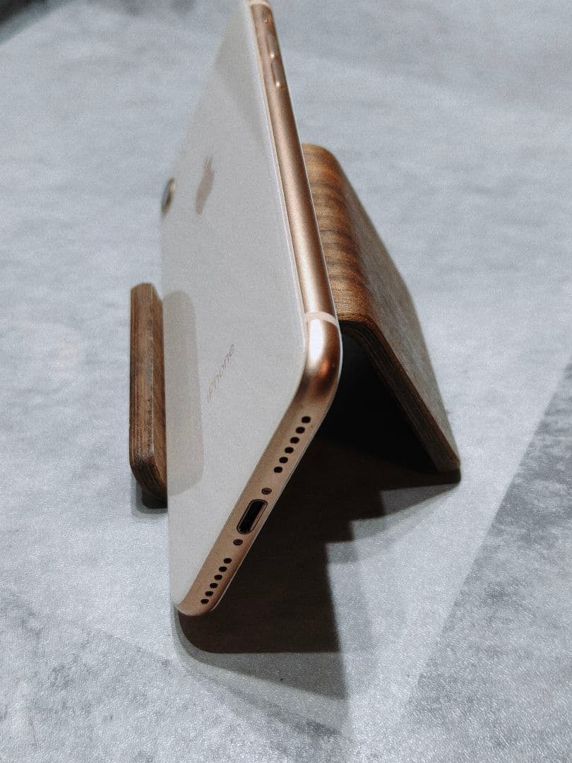 美品 iphone8 64GB SIMロック解除済み スマホ