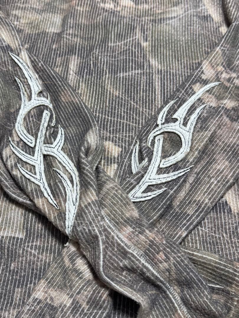 JadedLondon 迷彩柄 長袖Tシャツ トライバル刺繍