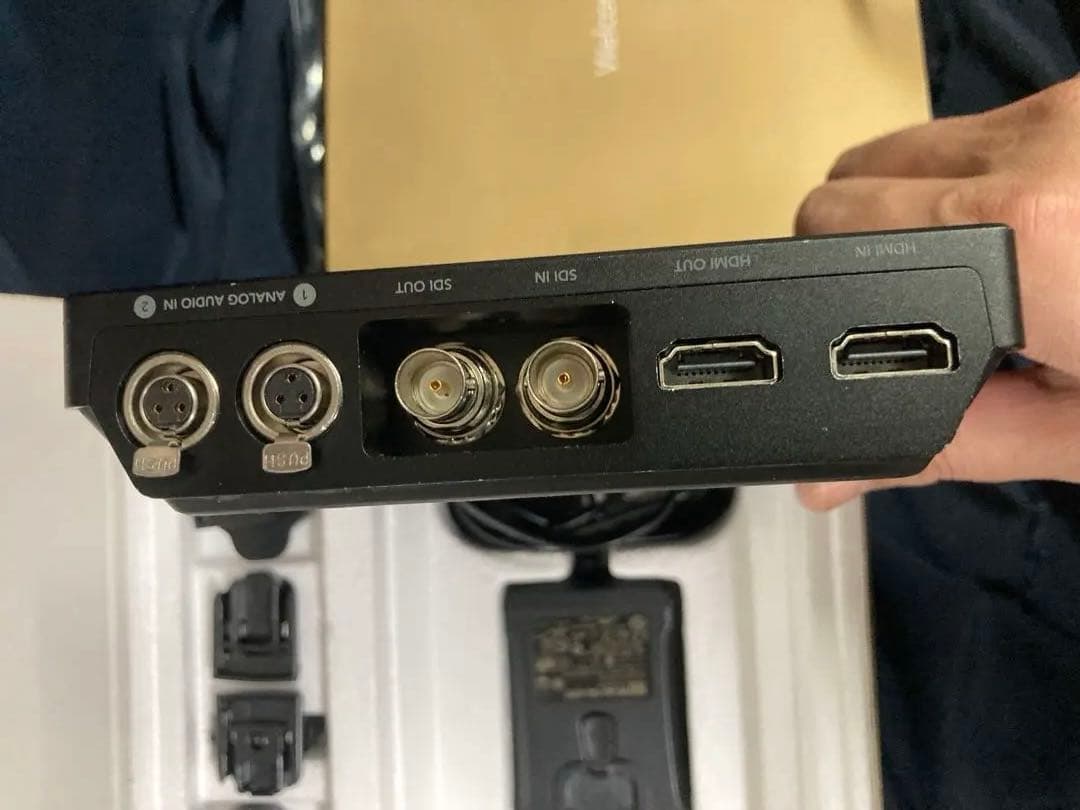 Blackmagic Video Assist 4K 7インチ本体