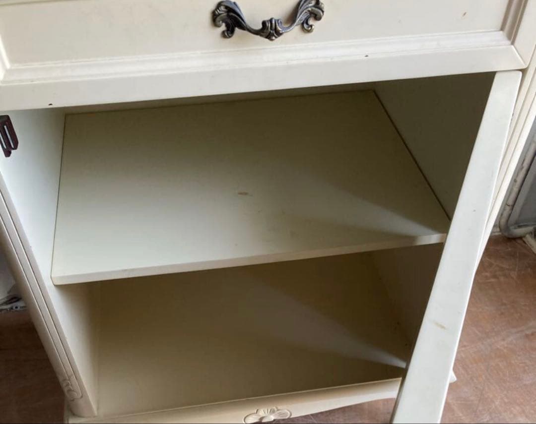 【お値下げしました】木製ガラス扉キャビネット