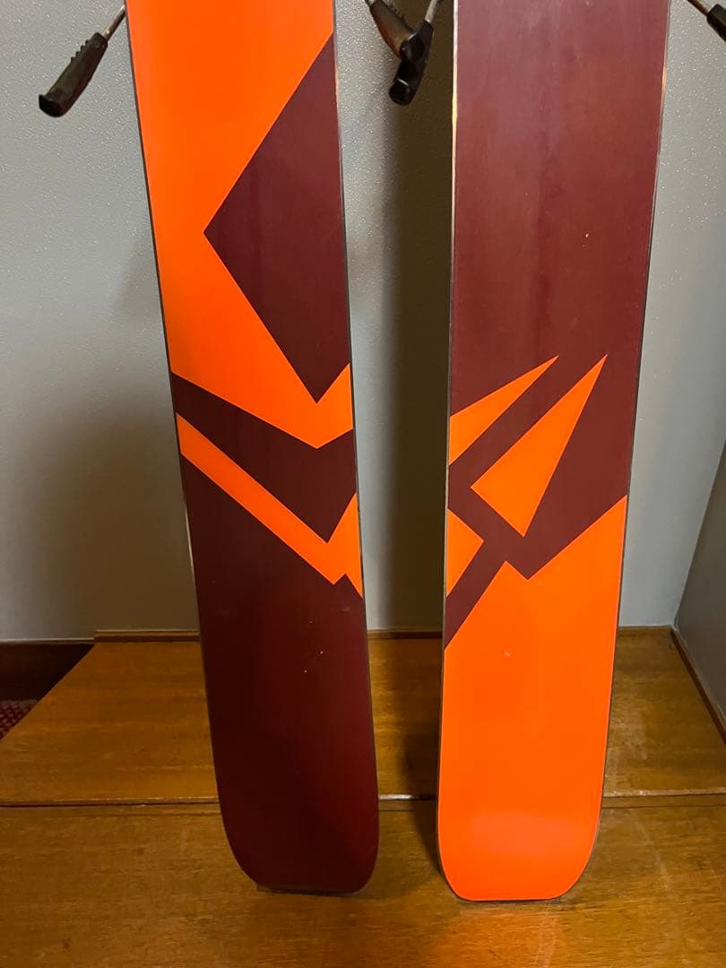 スキー板　SALOMON QST106 174cm