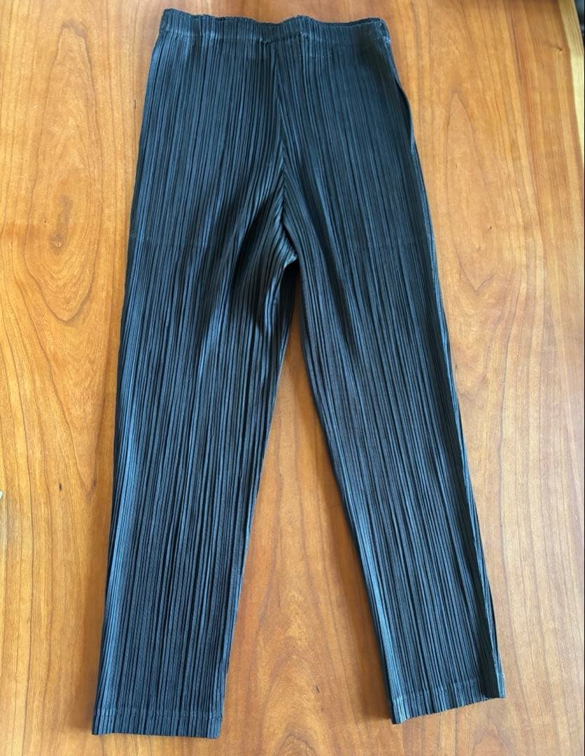 値下げ中○プリーツプリーズ PLEATS PLEASE シッカーパンツ　黒