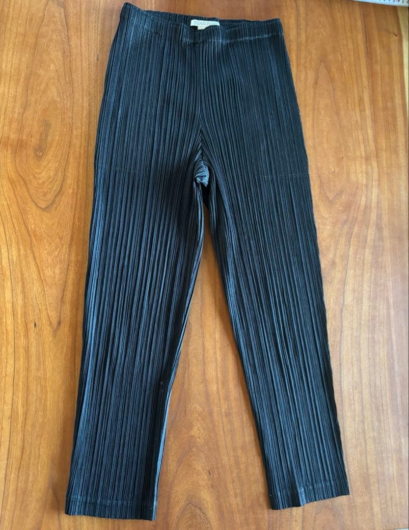 値下げ中○プリーツプリーズ PLEATS PLEASE シッカーパンツ　黒