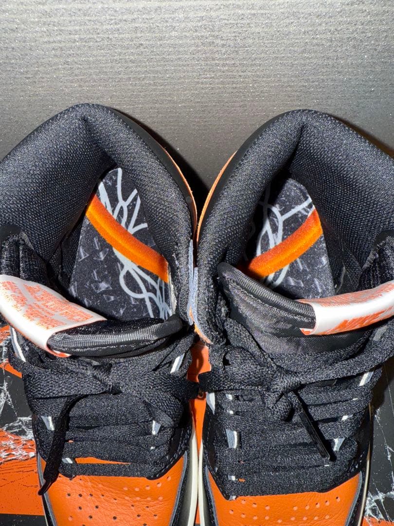 NIKE エアジョーダン 1 ハイカット オレンジ/ブラック