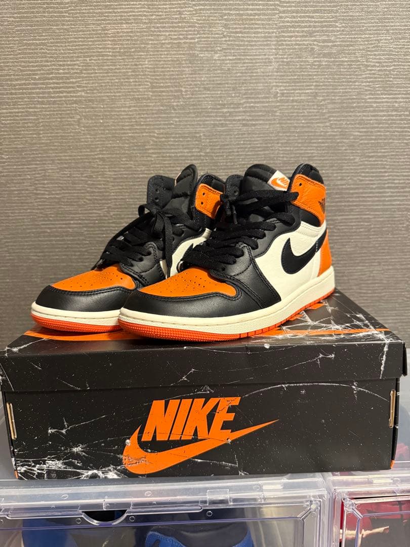 NIKE エアジョーダン 1 ハイカット オレンジ/ブラック