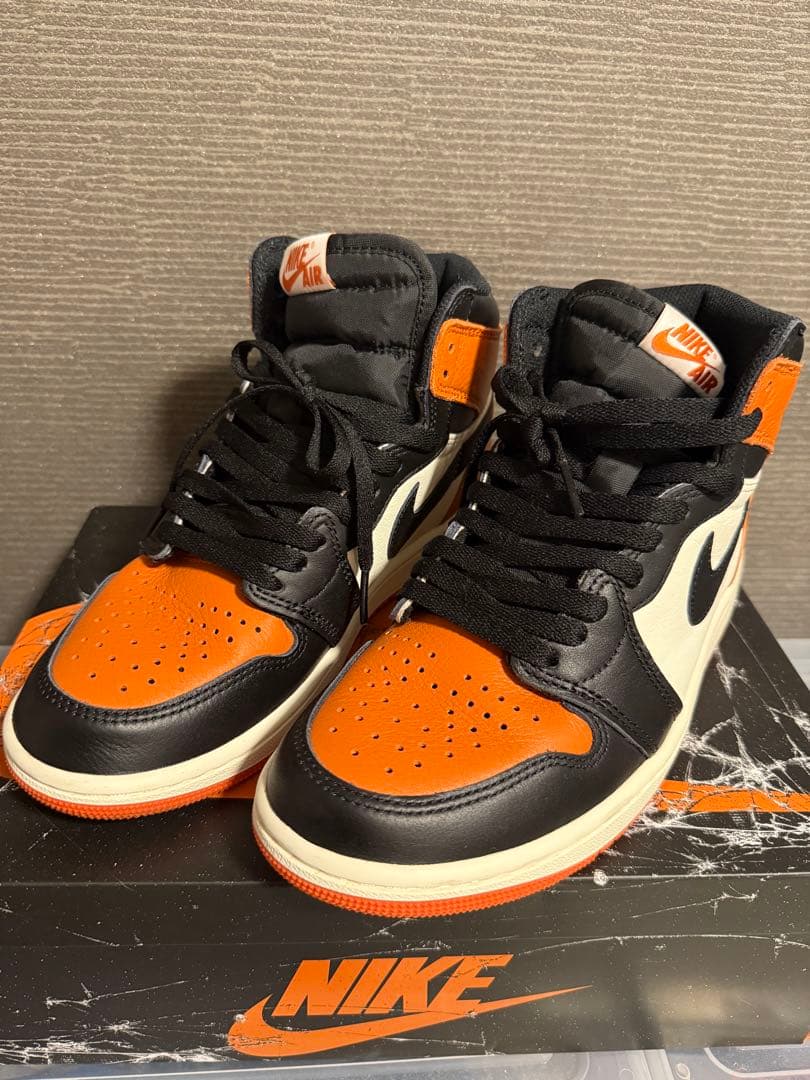 NIKE エアジョーダン 1 ハイカット オレンジ/ブラック