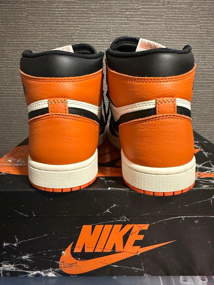 NIKE エアジョーダン 1 ハイカット オレンジ/ブラック