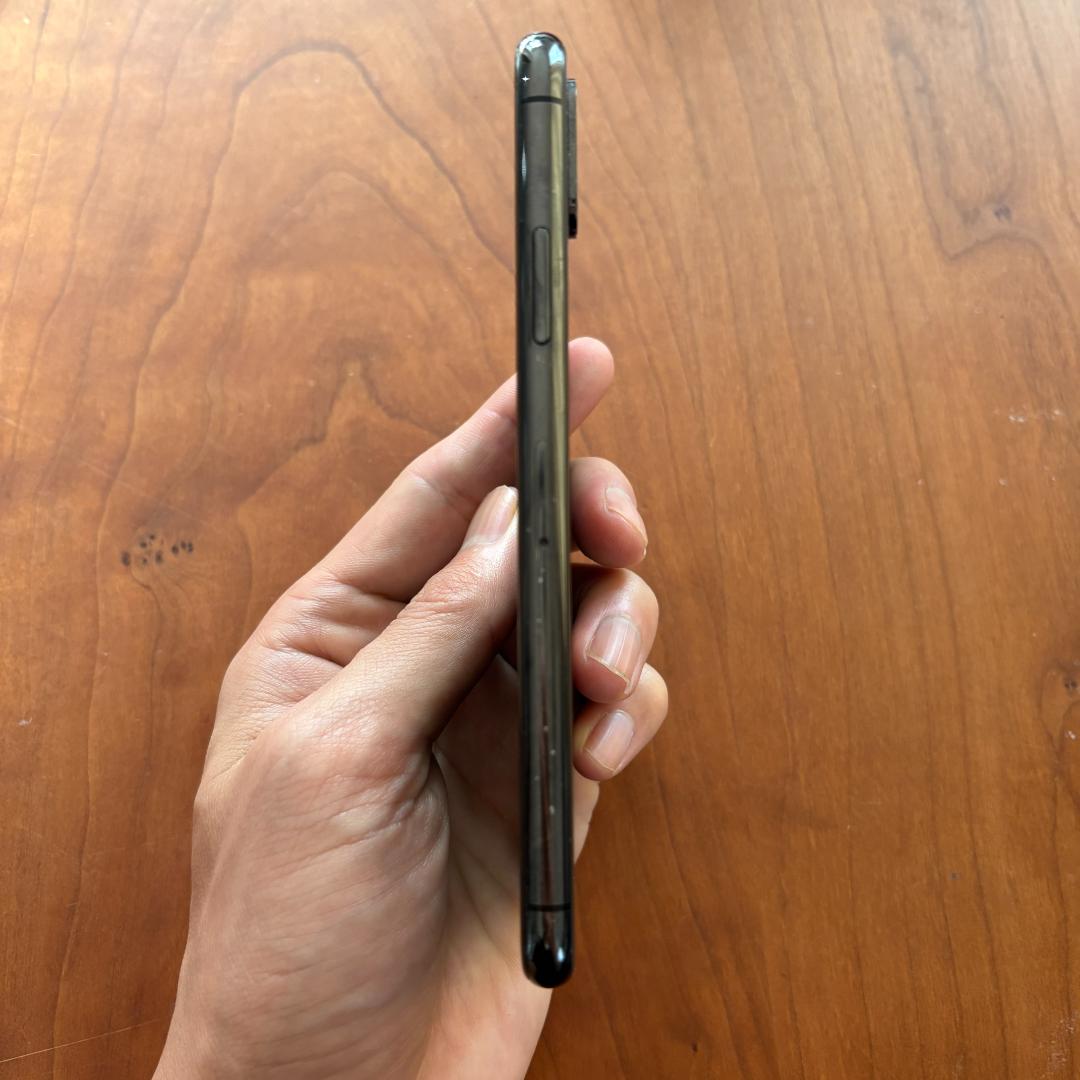 iPhone Xs スペースグレイ　64G　iphone本体