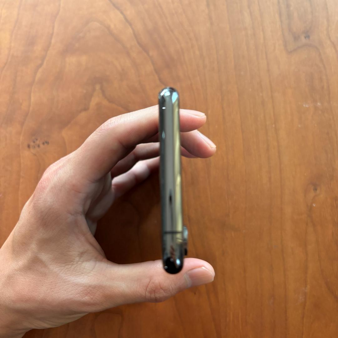 iPhone Xs スペースグレイ　64G　iphone本体