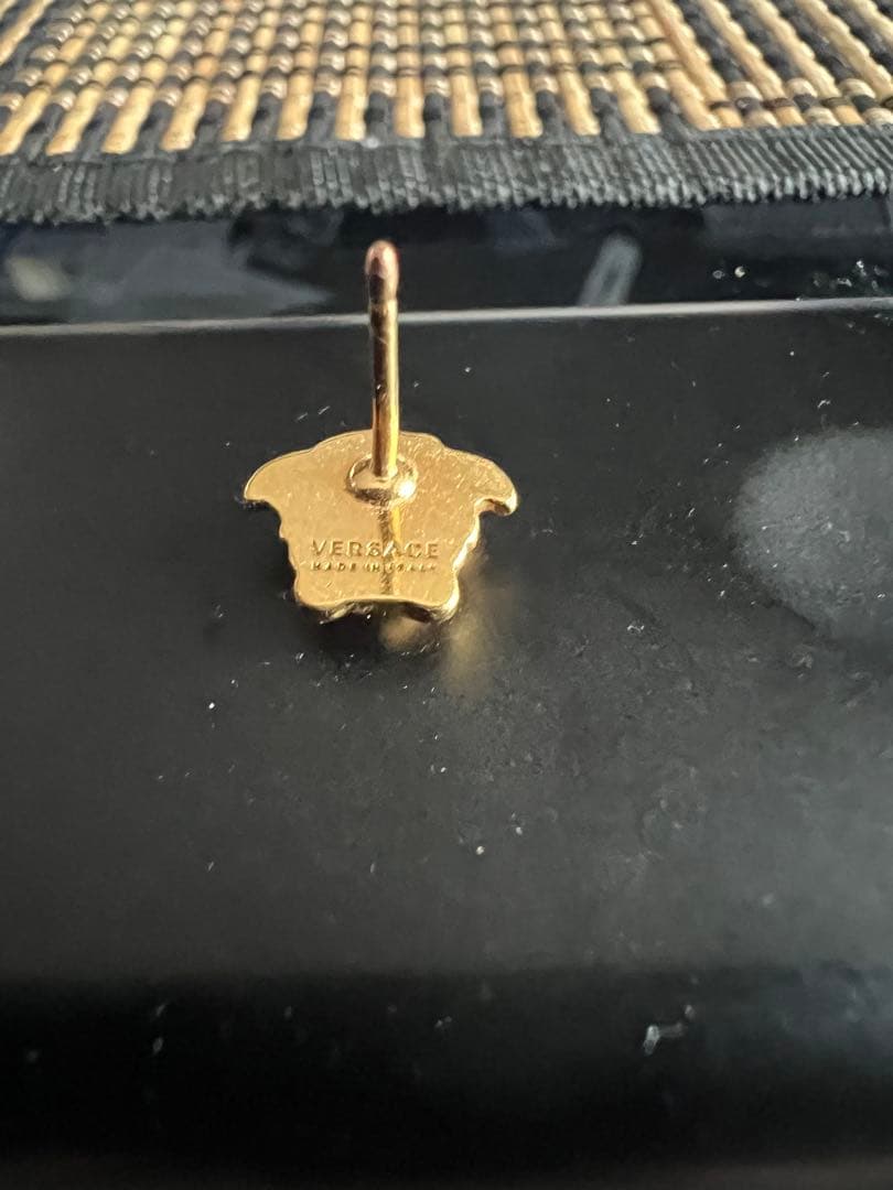 ベルサーチ　メデューサデザイン ゴールドピアス(片耳用)