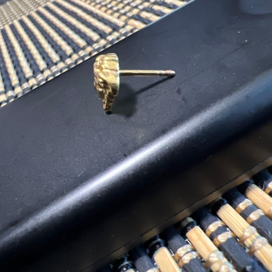 ベルサーチ　メデューサデザイン ゴールドピアス(片耳用)