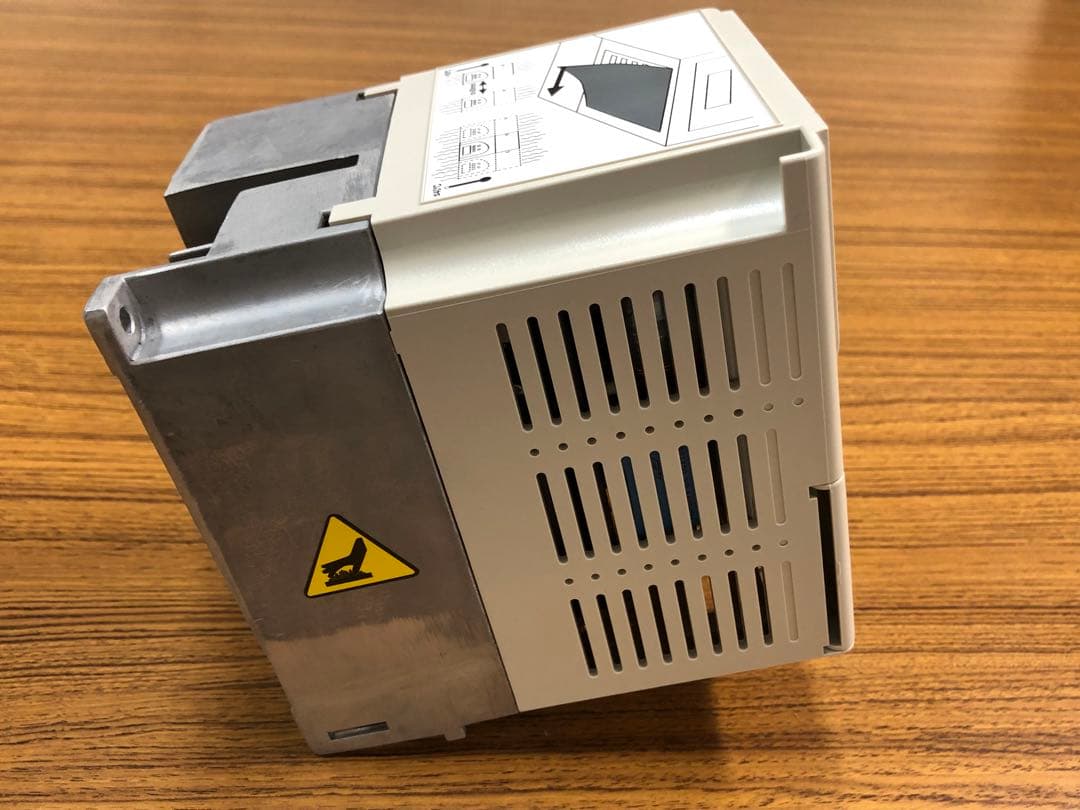 東芝製 インバータ　VFS9S-2007PL-AN