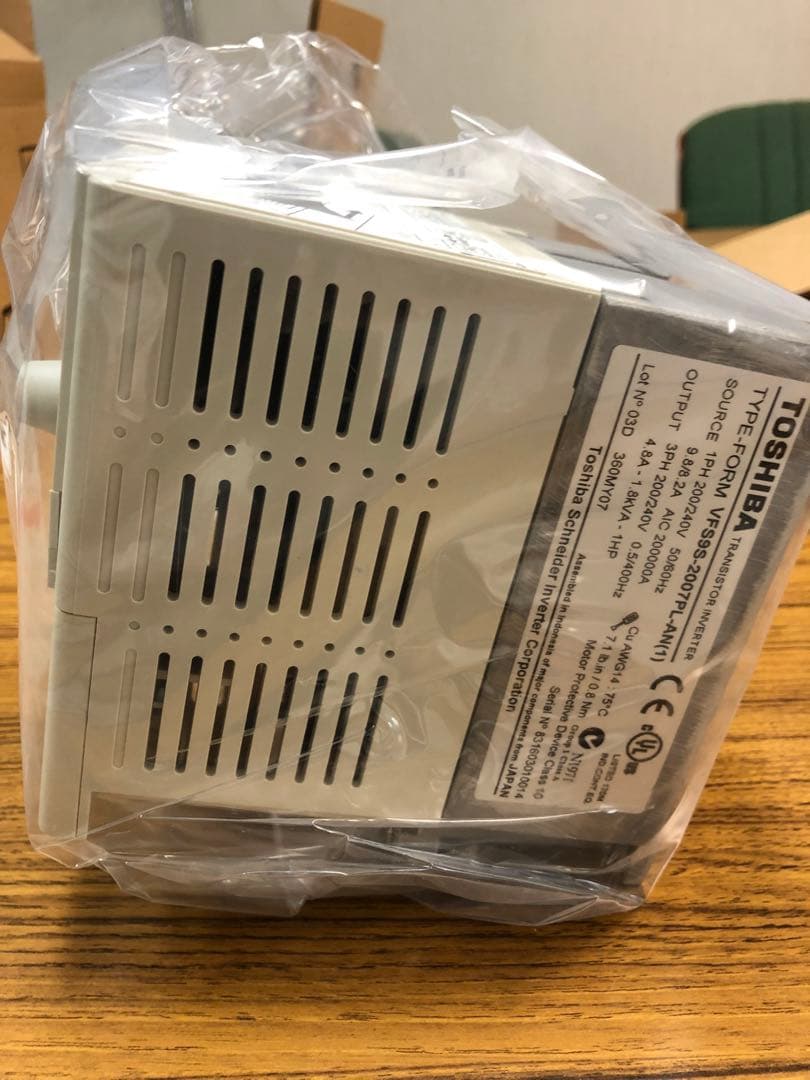 東芝製 インバータ　VFS9S-2007PL-AN