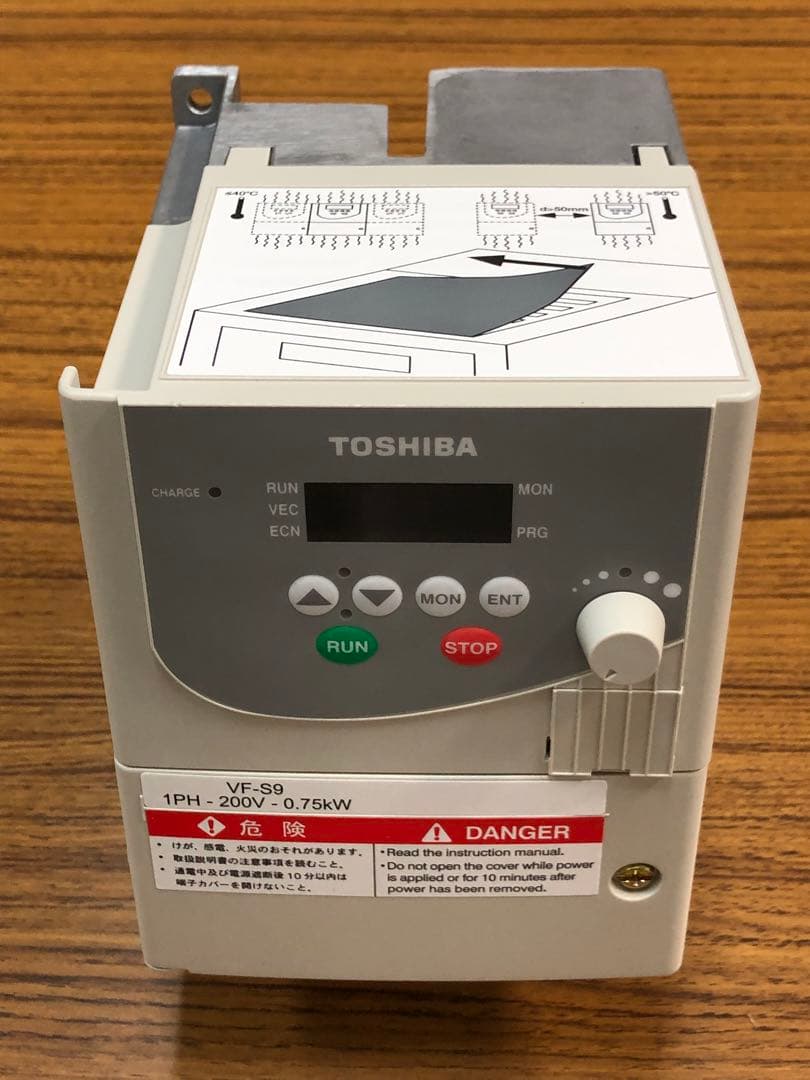 東芝製 インバータ　VFS9S-2007PL-AN