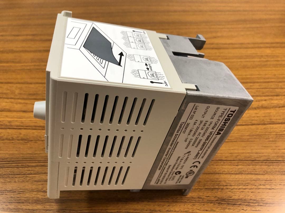 東芝製 インバータ　VFS9S-2007PL-AN