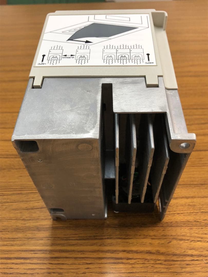 東芝製 インバータ　VFS9S-2007PL-AN