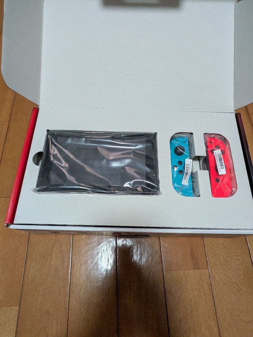 Nintendo Switch 本体 + Joy-Con コントローラー