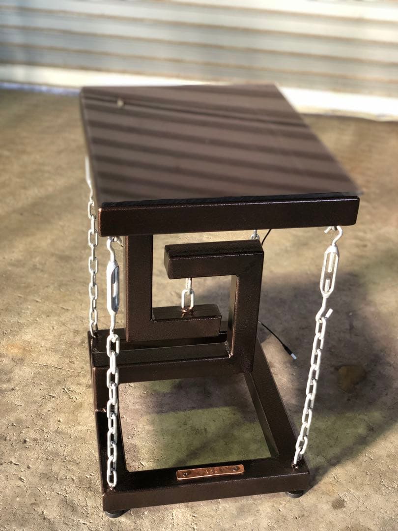 不思議が詰まったサイドテーブル