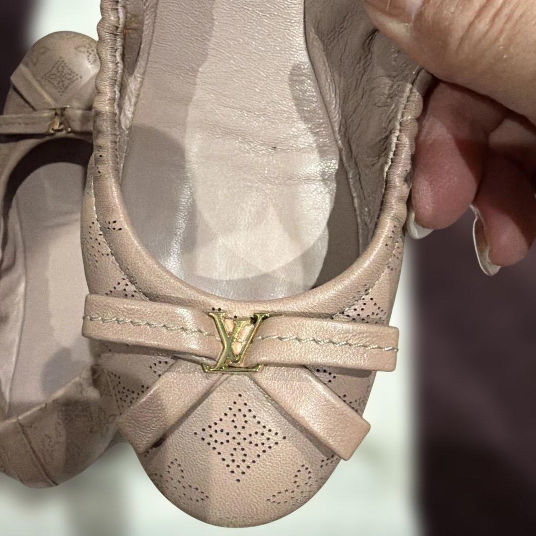 フ*ん様 Louis Vuitton リボン付きフラットシューズ