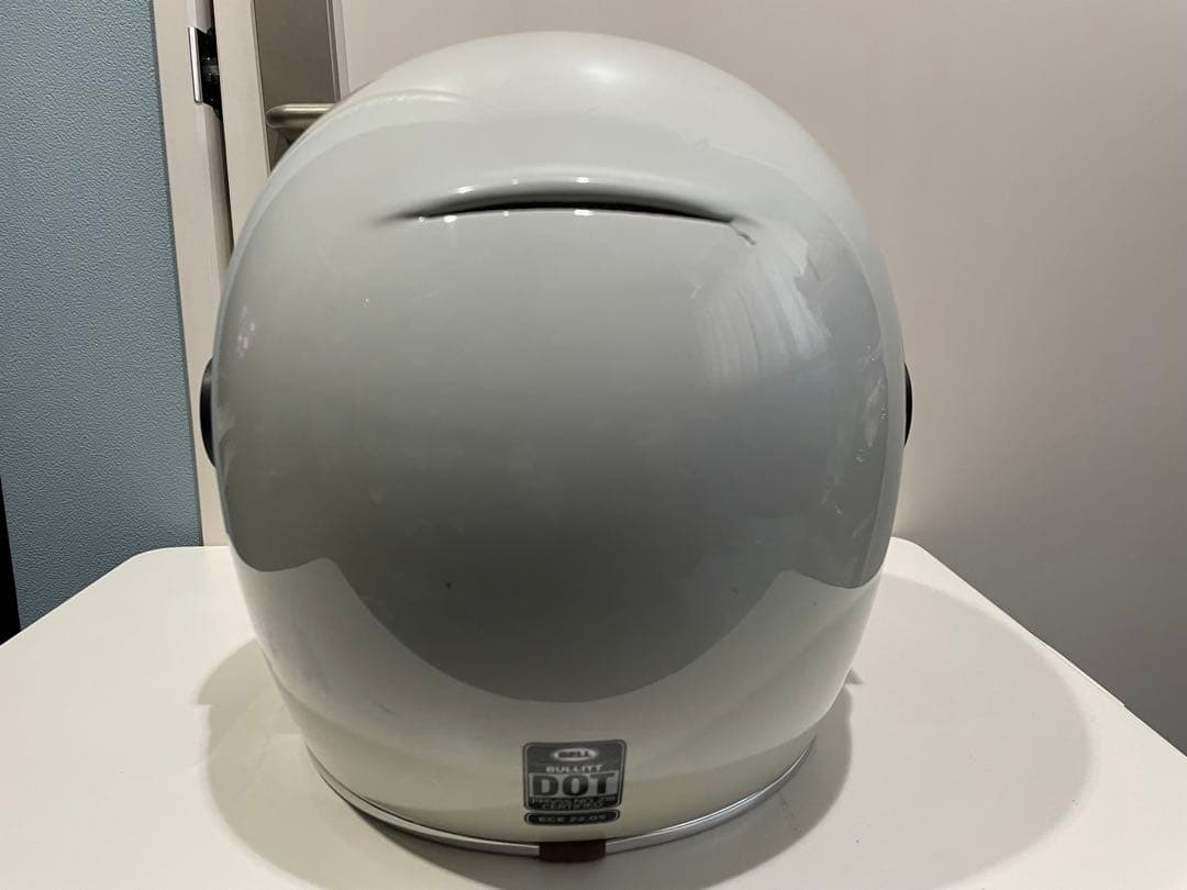 本日2/1限定価格　Bell bullitt TT ホワイト　中古　Mサイズ