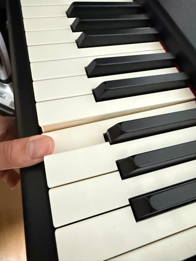 Yamaha 電子ピアノ 88鍵 譜面立て付き　P-515