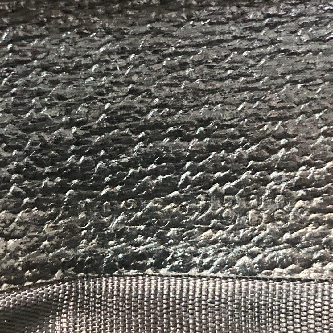 早い者勝ち　GUCCI グッチ　二つ折り　キャンバス　GG 黒　スタッズ　希少