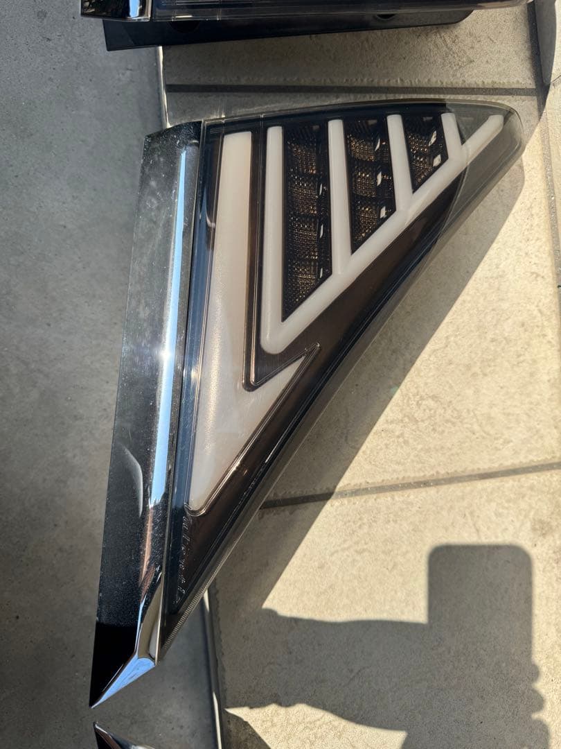 ヴェルファイア20系 ヴァレンティ テールランプ