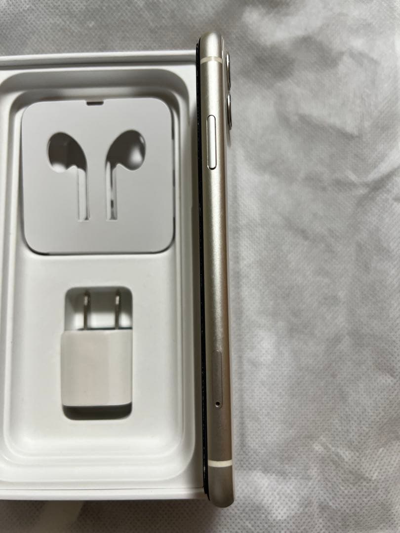 Apple iPhone 11 ホワイト 本体128GB　箱付き