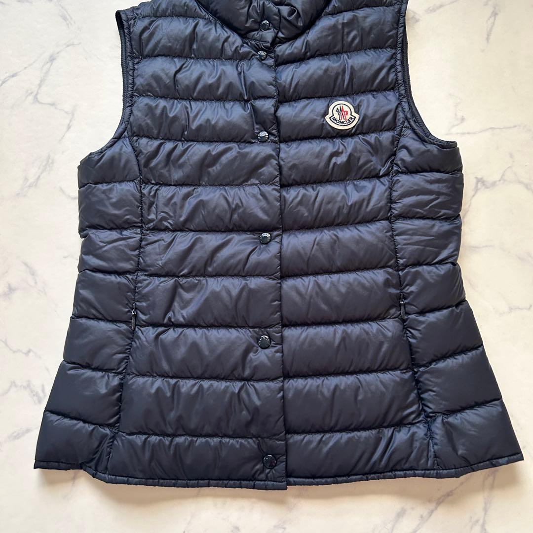 極美品 モンクレール 2023年モデル LIANE ダウンベスト ワッペン 紺