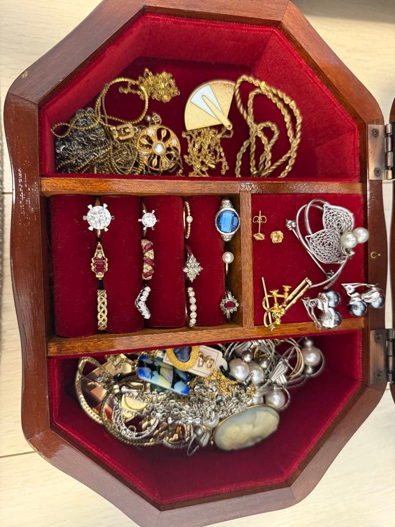 T*a様 アクセサリーセット　遺品整理