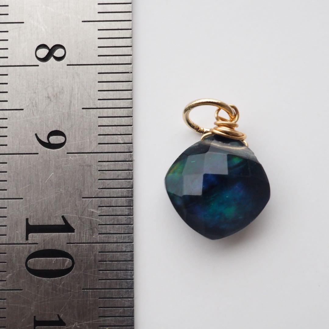 【抹茶】《1点限定/現品です》サニーグリーン翡翠の大粒枠留めトップ