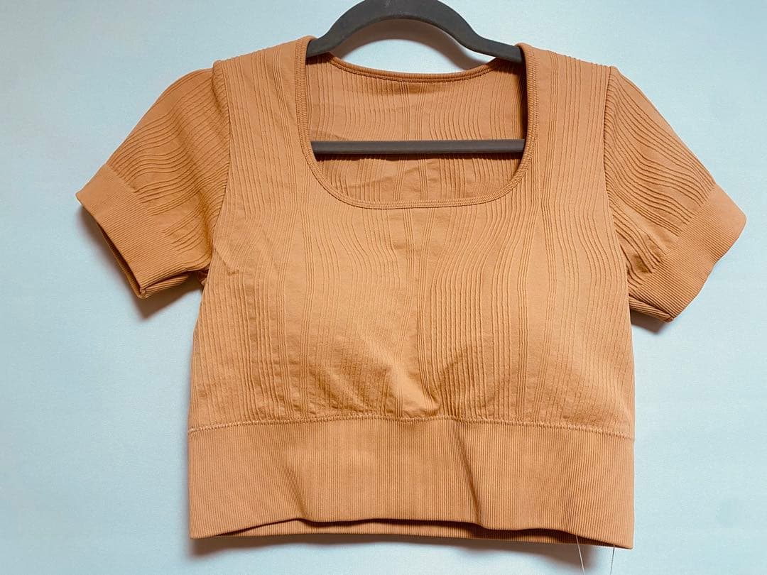 【新品Lサイズ】SUKALA　ウエーブリブアクティブクロップドトップス